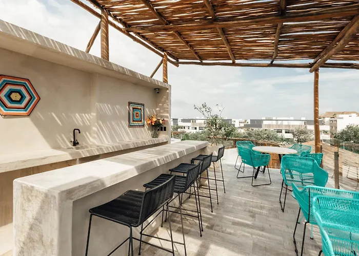 Naj Aparthotel 4*